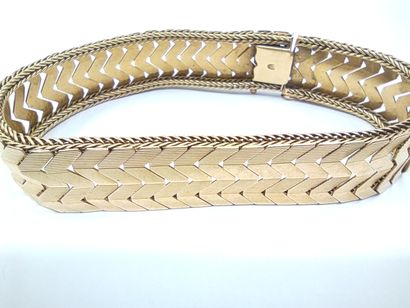 BRACELET

En or maille fantaisie articulé

Poinçon...