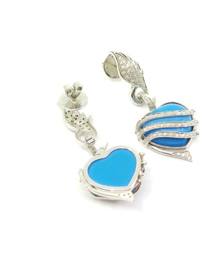 PAIRE de boucles d'oreilles en or gris 750°...