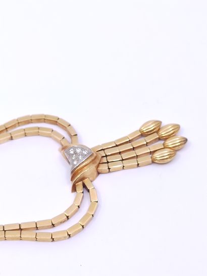 COLLIER draperie en or jaune 750° et platine...