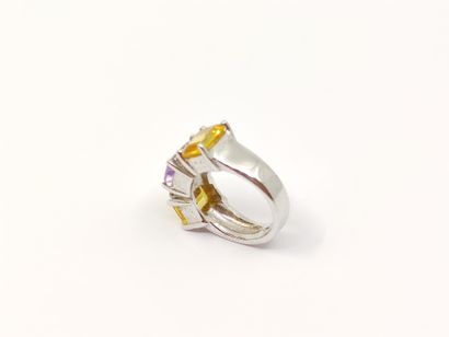 BAGUE en argent ornée d'améthyste et citrines...