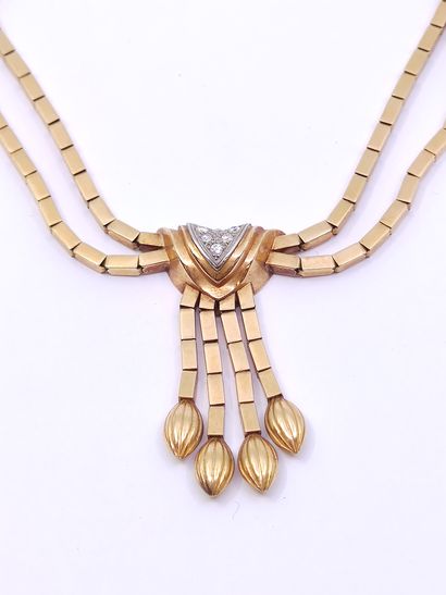 COLLIER draperie en or jaune 750° et platine...