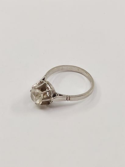 
Solitaire en gris 750 ornée d'une pierre...