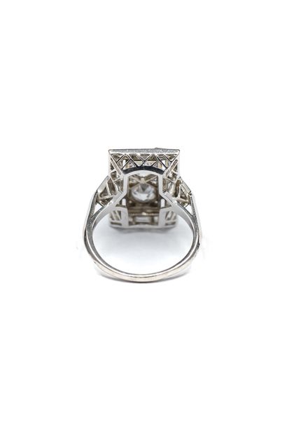BAGUE en platine ornée de deux diamants de...