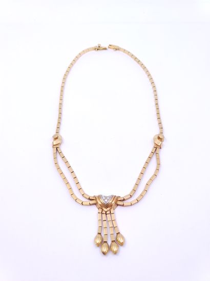 COLLIER draperie en or jaune 750° et platine...