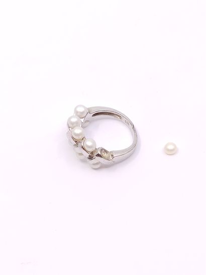 DEMI - PARURE en argent et perles comprenant...