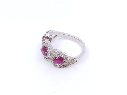 BAGUE en or gris 750 ° formant des entrelacs...