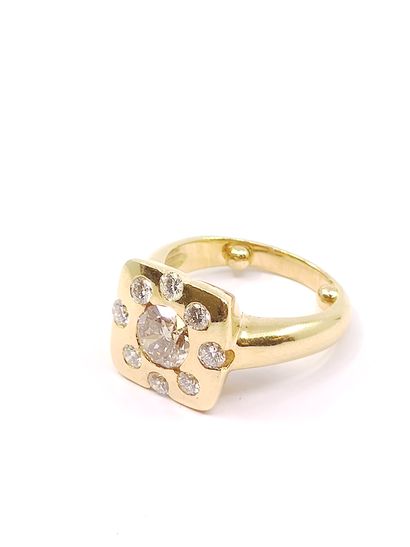 BAGUE en or jaune 750° ornée d'un diamant...