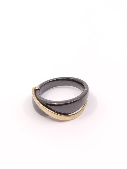 BAGUE en céramique et or 375 

TDD 57 Poids...