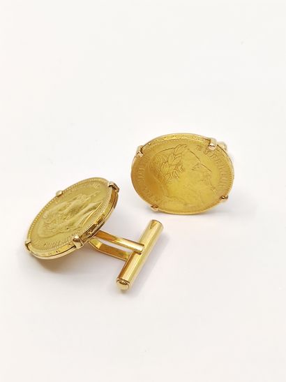 
PAIRE de boutons de manchette en or jaune...