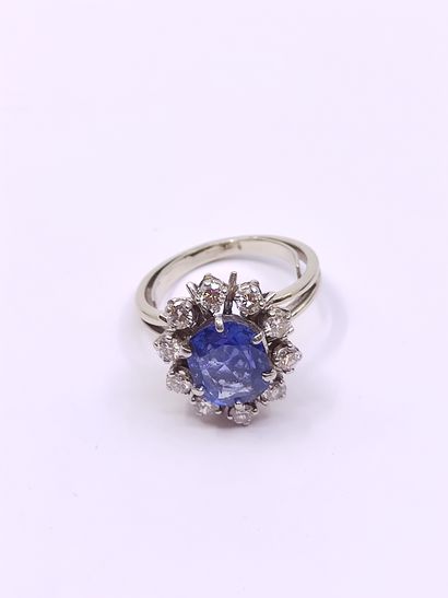 BAGUE marguerite en or gris 750° et platine...
