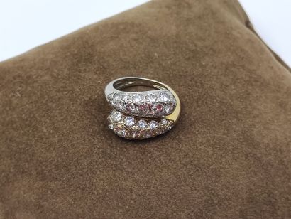 BAGUE en or deux tons 750 parsemée de diamants...