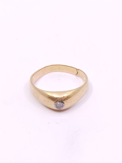 
BAGUE en or jaune 750° ornée d'un diamant...