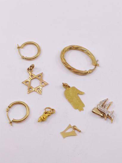 
LOT d'or 750°
Poids brut : 5.4 g



Un pendentif...