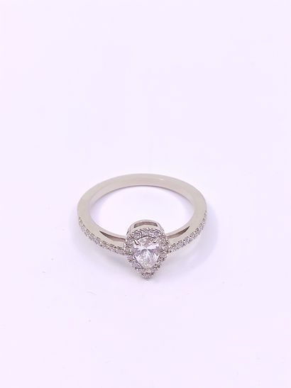 
BAGUE en or gris 750° ornée d'un diamant...