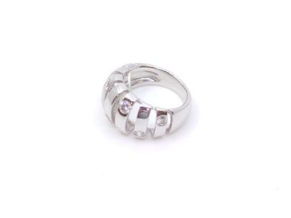 BAGUE jonc ajourée en or gris 750° ornée...