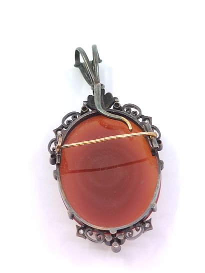 IMPORTANTE broche faisant pendant en or et...