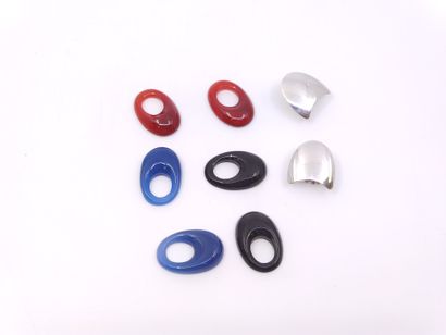 PAIRE DE BOUCLES D'OREILLES en or gris 750°...
