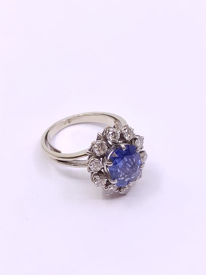 BAGUE marguerite en or gris 750° et platine...