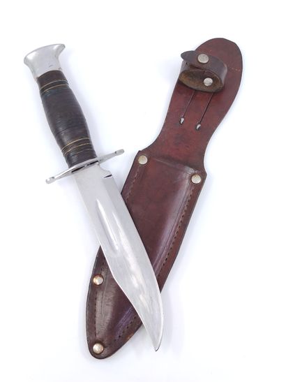 Set including : 

Dagger. Handle with leather...