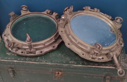 Paire de hublots de bateau en bronze 

Un...