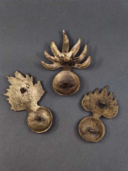 Ensemble de cuivreries : 

-Trois motifs...