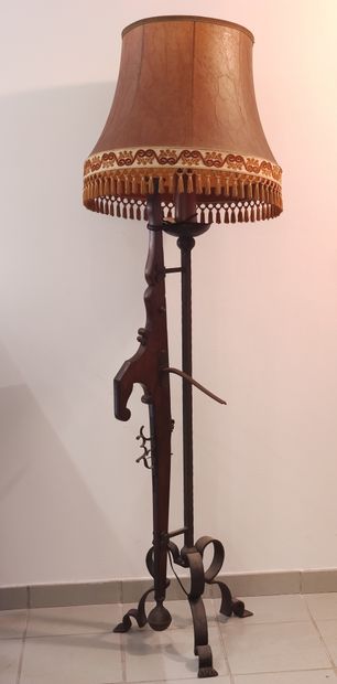 Lampadaire en fer forgé

Reproduction d'...
