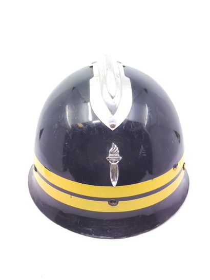 Casque modèle 1953 de CRS

Fabrication PetitCollin...