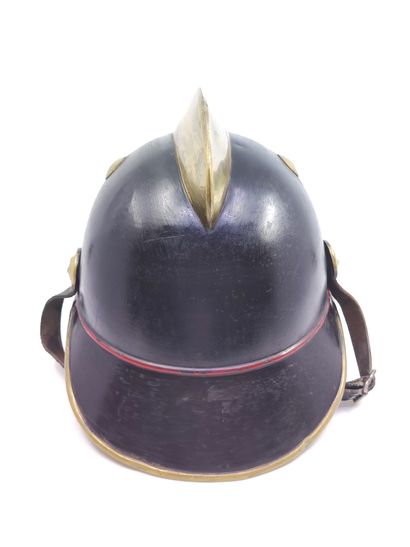 Casque à cimier de sapeur pompier probablement...