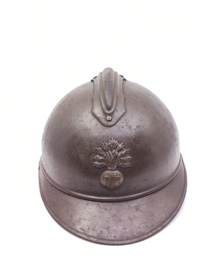 Casque Adrian modèle 15 d’infanterie. 

Repeint....