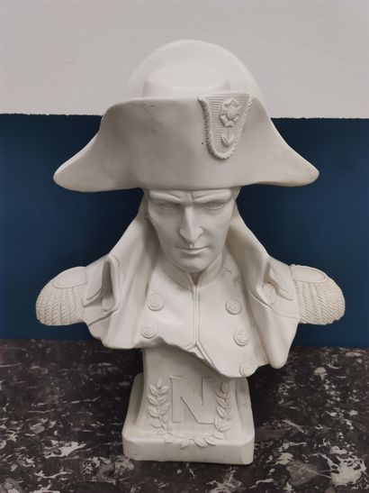
paire de buste de Napoléon en platre rechampi...