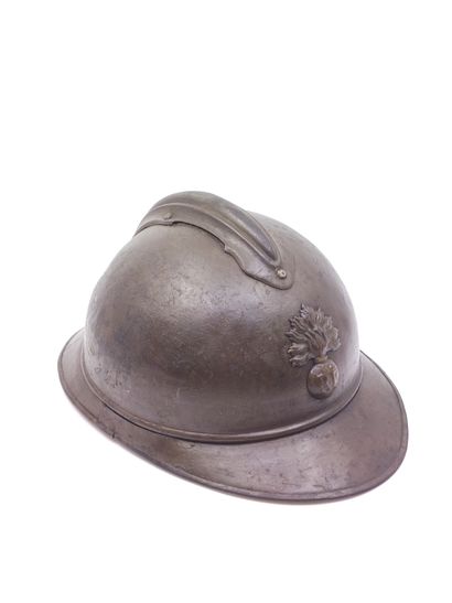 Casque Adrian modèle 15 d’infanterie. 

Repeint....