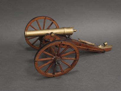 Réplique de pièce d'artillerie en bois et...