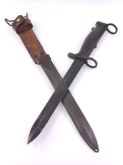 Set including : 

Dagger. Handle with leather...