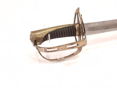 Cavalry officer's saber, with revolving guard....