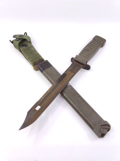 Set including : 

Dagger. Handle with leather...