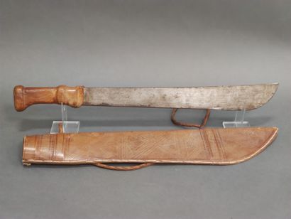 Machette coupe-coupe

Etuis en cuir 

68...