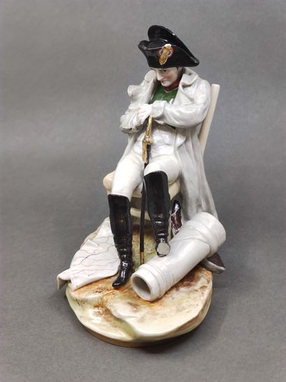 Ensemble de neuf statuettes en biscuit et...