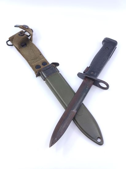 Set including : 

Dagger. Handle with leather...