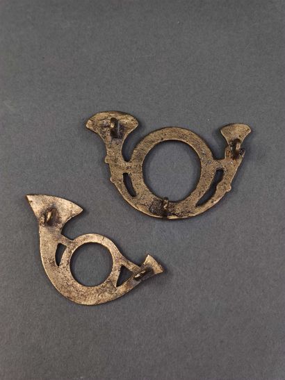 Ensemble de cuivreries : 

-Trois motifs...