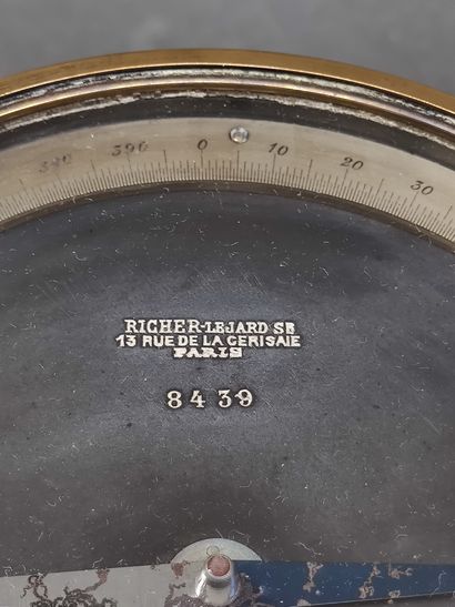 RICHER LEJARD Paris

Théodolite en laiton

Signé...