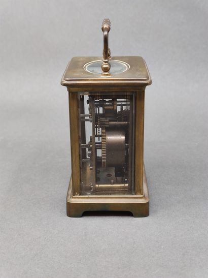PENDULE d'officier en laiton à chiffres romains

Manque...