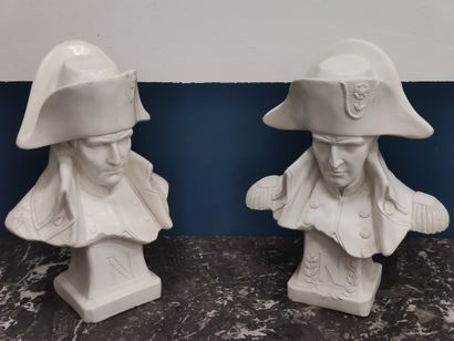 
paire de buste de Napoléon en platre rechampi...