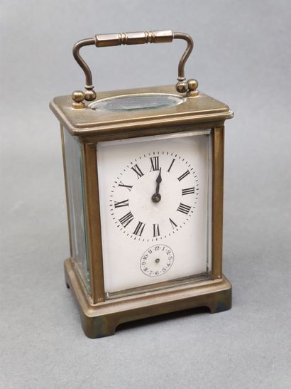 PENDULE d'officier en laiton à chiffres romains

Manque...