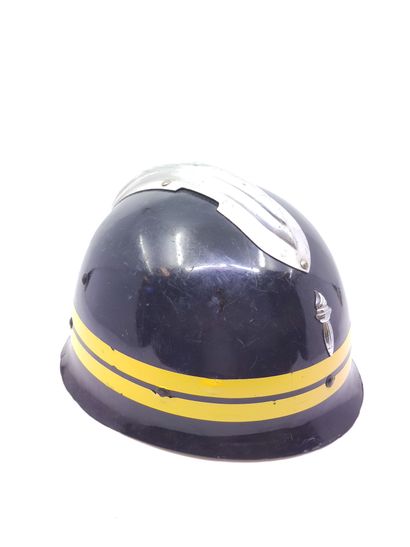 Casque modèle 1953 de CRS

Fabrication PetitCollin...