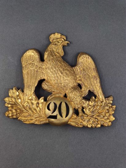 Plaque de shako d’officier du 20e de ligne....