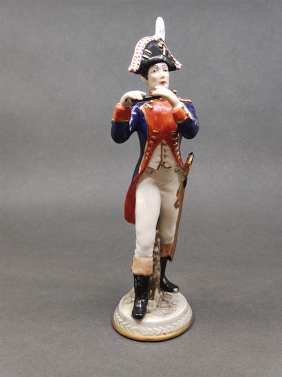 Ensemble de neuf statuettes en biscuit et...