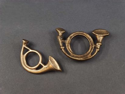 Ensemble de cuivreries : 

-Trois motifs...