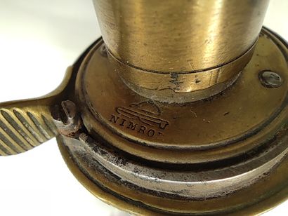 Deux poires à poudres : 

-une à corps recouvert...