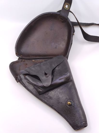 Étui pour revolver 1892. 

En cuir noir....
