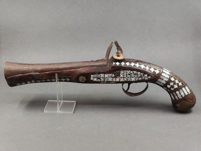 PISTOLET (reproduction)

Tromblon en bois...